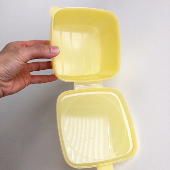 Tupperware Forget Me Knot Hanging Cheesep Keeper Container #5338 Yellow - Picture 8 of 11